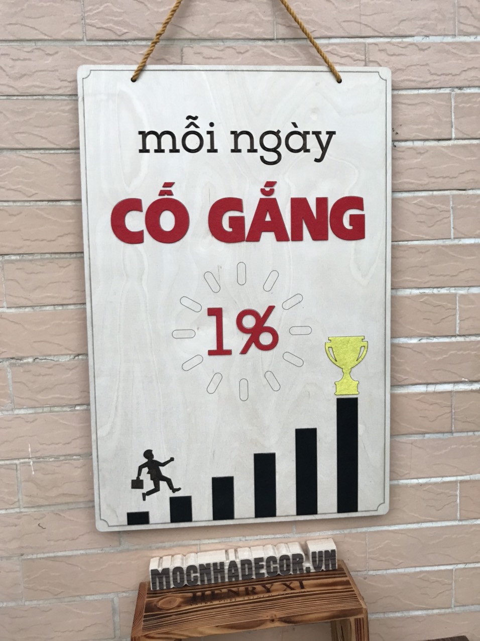 Bảng gỗ taọ động lục cố gắng mỗi ngày